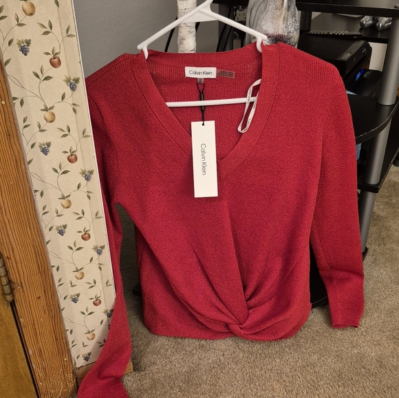 NEW WITH TAGS. Size MEDIUM Calvin Klein Rich Red Twist Front Sweater - Picture 4 of 6
